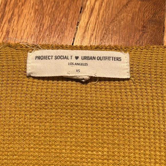 Project social T urban outfitters wrap top. Mustard color - Picture 2 of 4